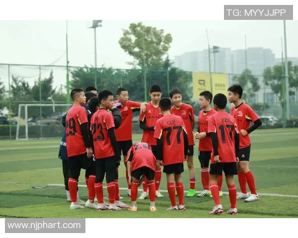 足球明星精准射门技巧揭秘让你领略足球场上的绝佳风采与魅力