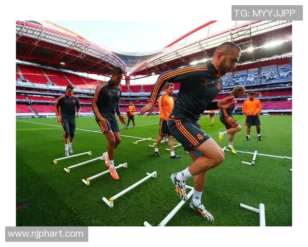 上海足球队耐力表现创新高引发广泛关注与讨论