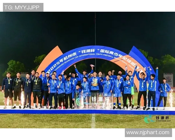 杭州足球队在世界锦标赛中的团队协作表现分析与评价